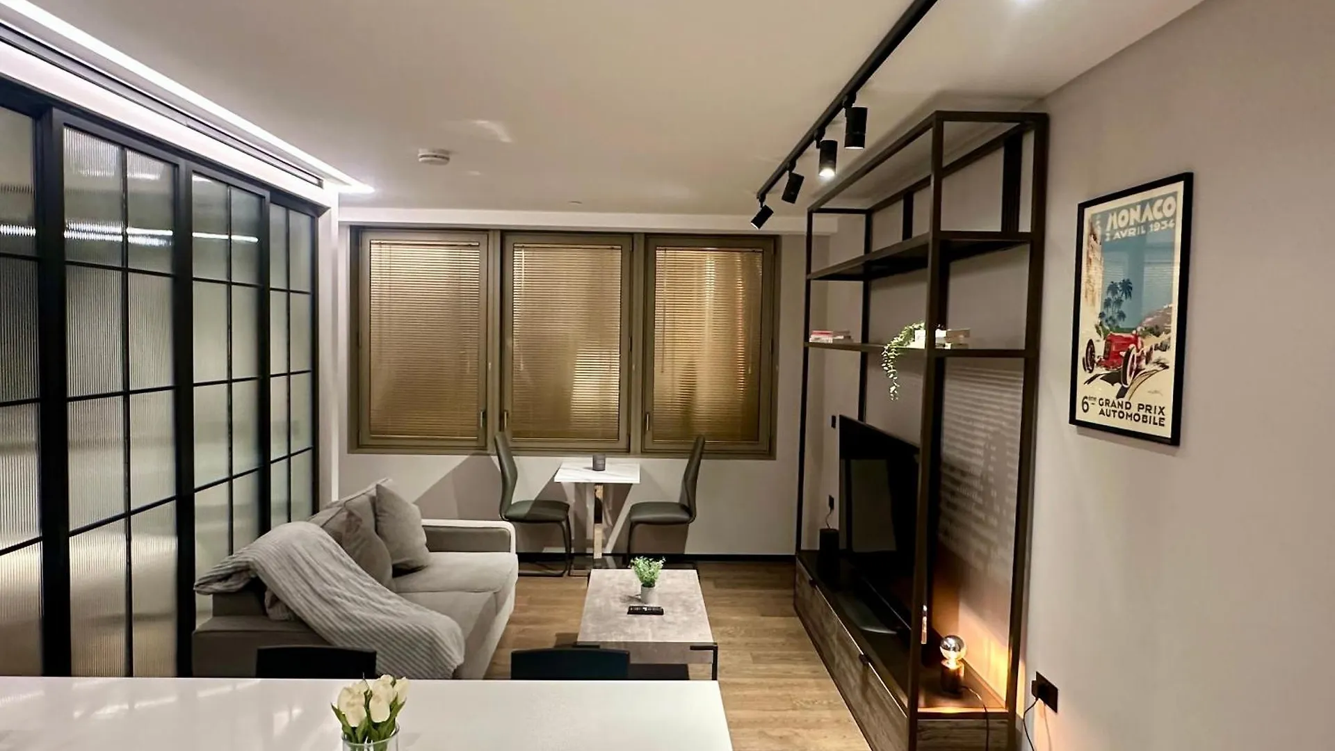 Apartment In The Heart Of London contacts